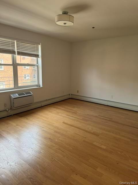38 Knightsbridge Road, Unit 3K Great Neck, NY 11021 - Photo 3 of 6 Gallery Image 3