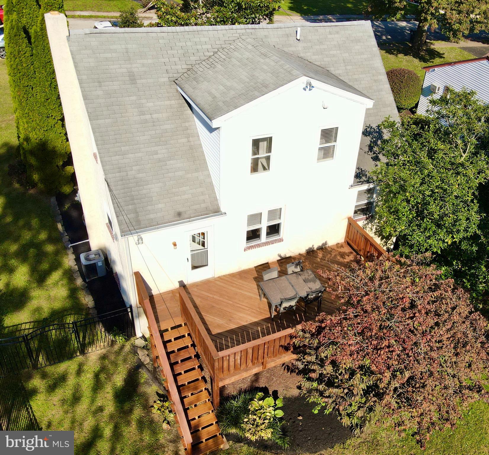 109 Barren Road Newtown Square, PA 19073 - Photo 4 of 52 Large deck with steps to back yard
