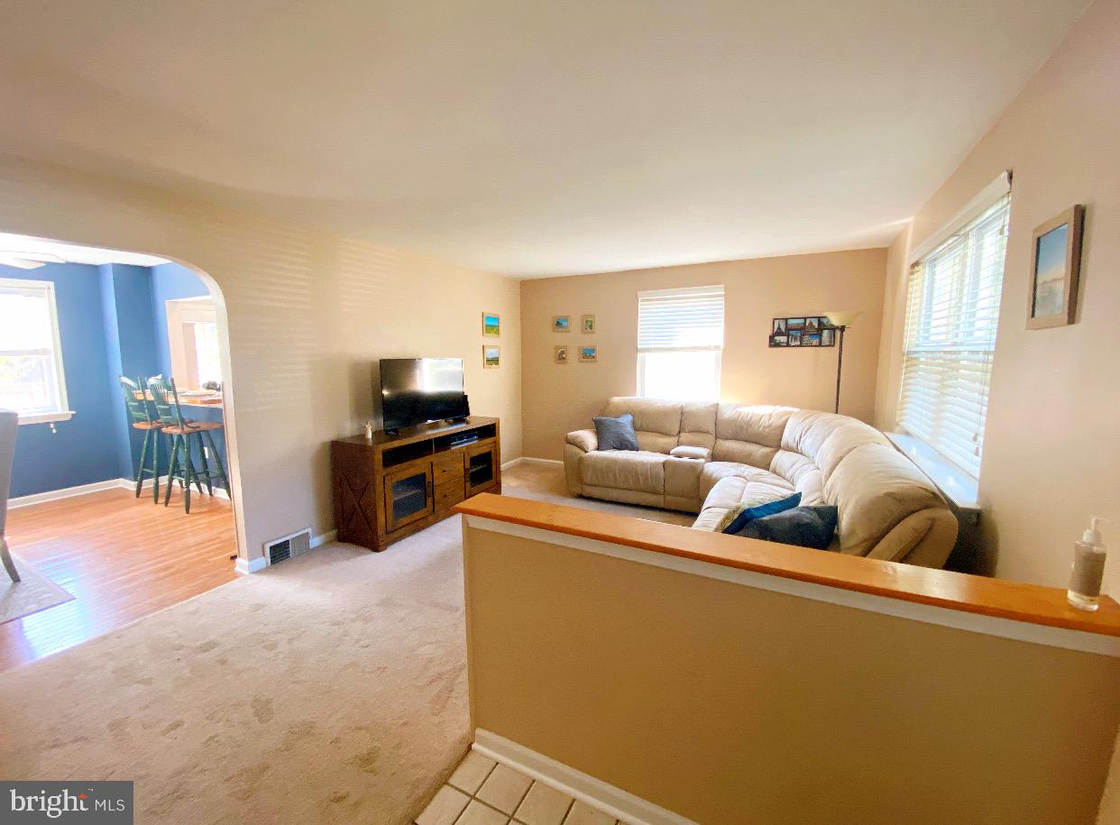 109 Barren Road Newtown Square, PA 19073 - Photo 7 of 52 Living Room