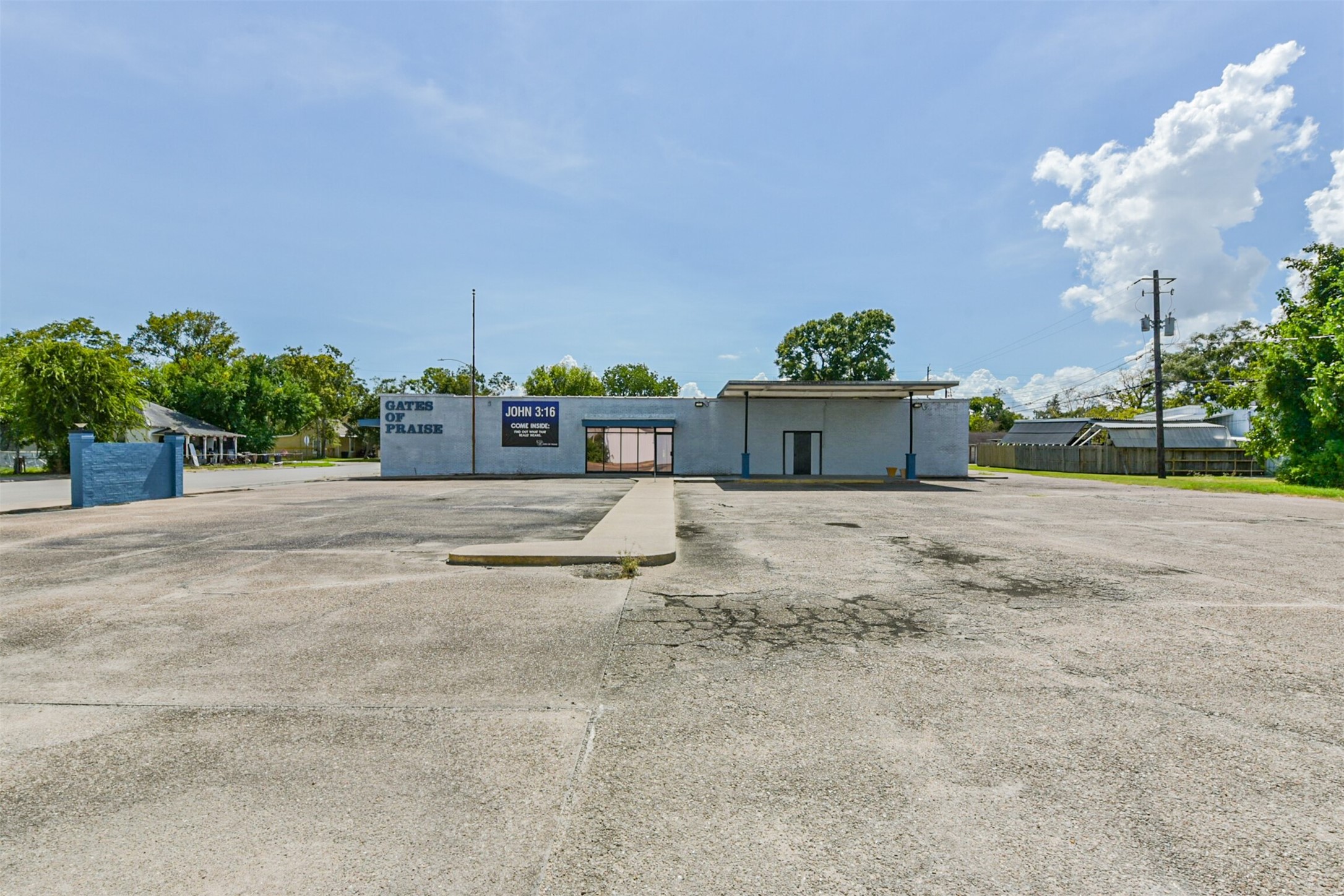 130 South 4th Street, Unit 1 La Porte, TX 77571 - Photo 27 of 33 a view of a house with a outdoor space