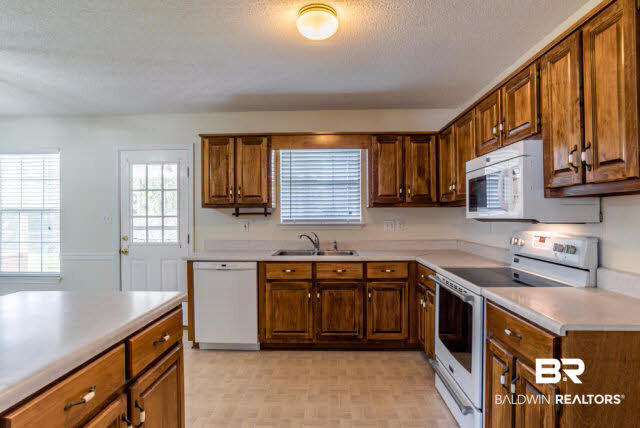 1503 Mulberry Lane Foley, AL 36535 - Photo 10 of 21 1503 Mulberry Ln