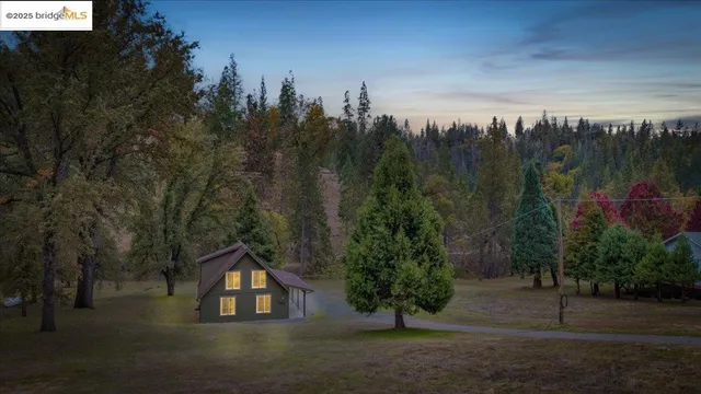 a street sign on the side of a road