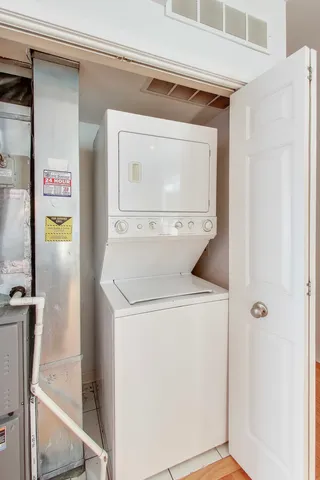 $1,650 | 4017 North Troy Street, Unit 2W, Chicago, IL 60618