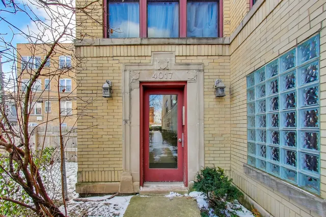 $1,650 | 4017 North Troy Street, Unit 2W, Chicago, IL 60618