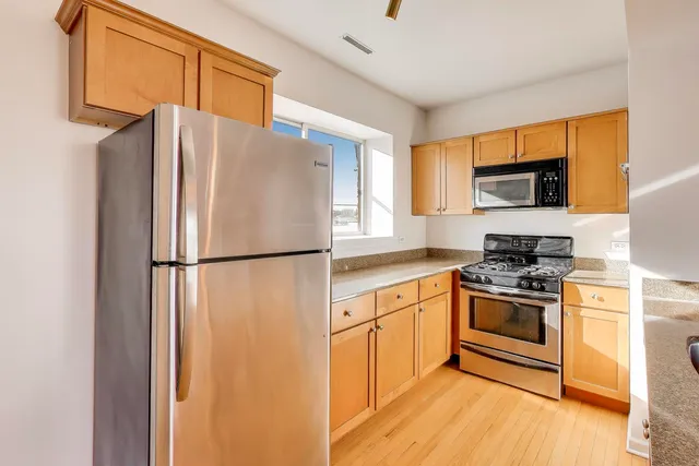 $1,650 | 4017 North Troy Street, Unit 2W, Chicago, IL 60618