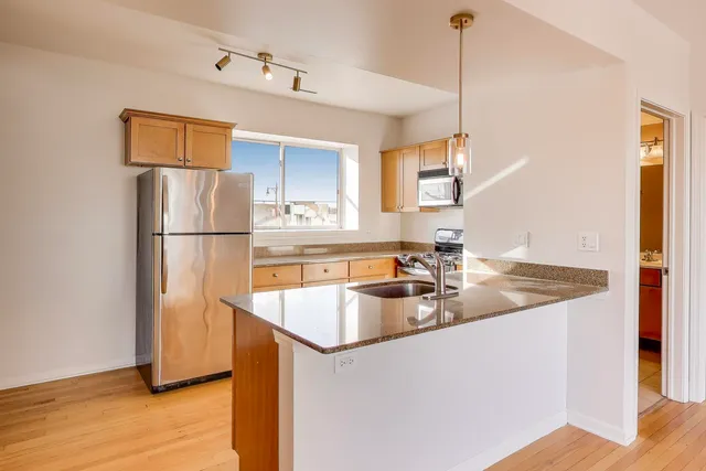 $1,650 | 4017 North Troy Street, Unit 2W, Chicago, IL 60618