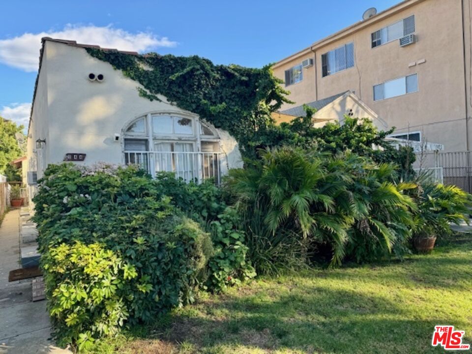 942944 Havenhurst Drive, West Hollywood, CA 90046 Compass