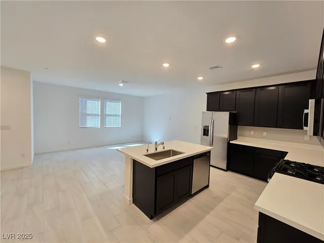 $2,200 | 375 Powell Crest Drive, Henderson, NV 89015