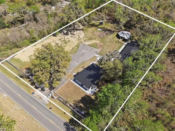 a view of a livingroom with furniture and windows