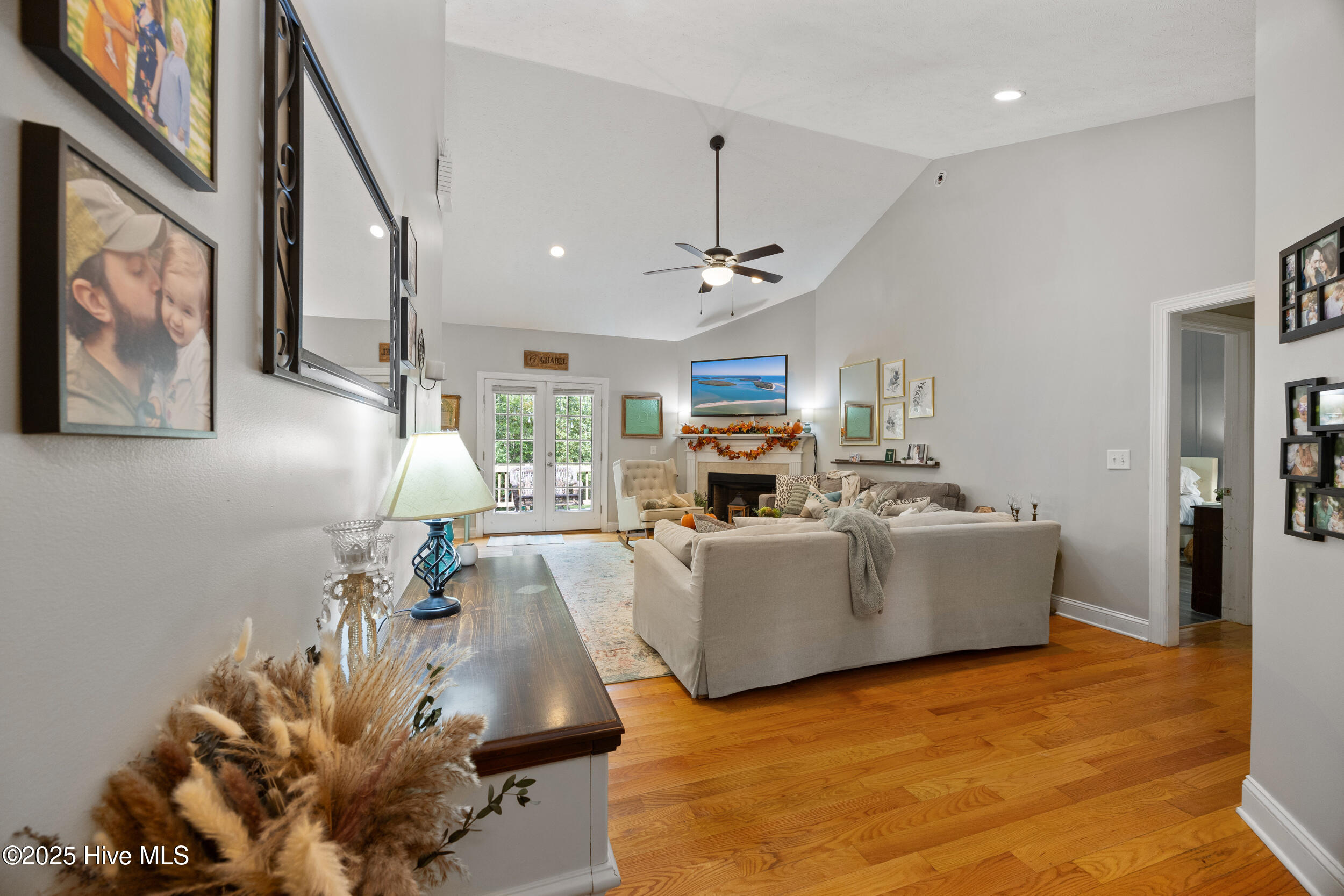 223 Palomino Road Carthage, NC 28327 - Photo 10 of 34 FOYER