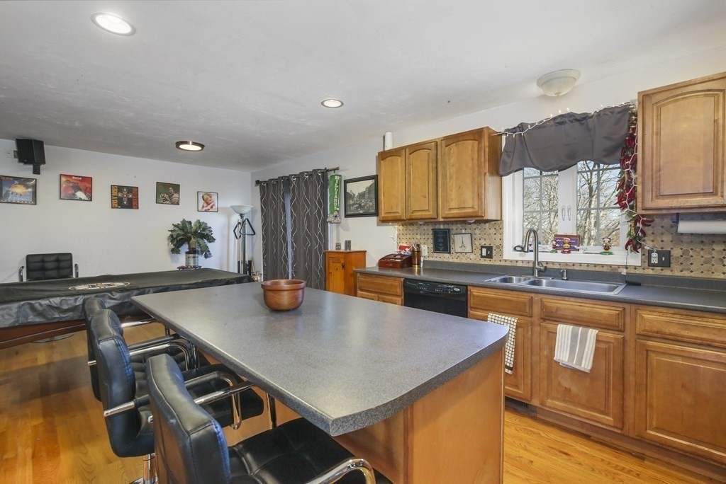 45-47 Steele Street Worcester, MA 01607 - Photo 6 of 39 Gallery Image 6