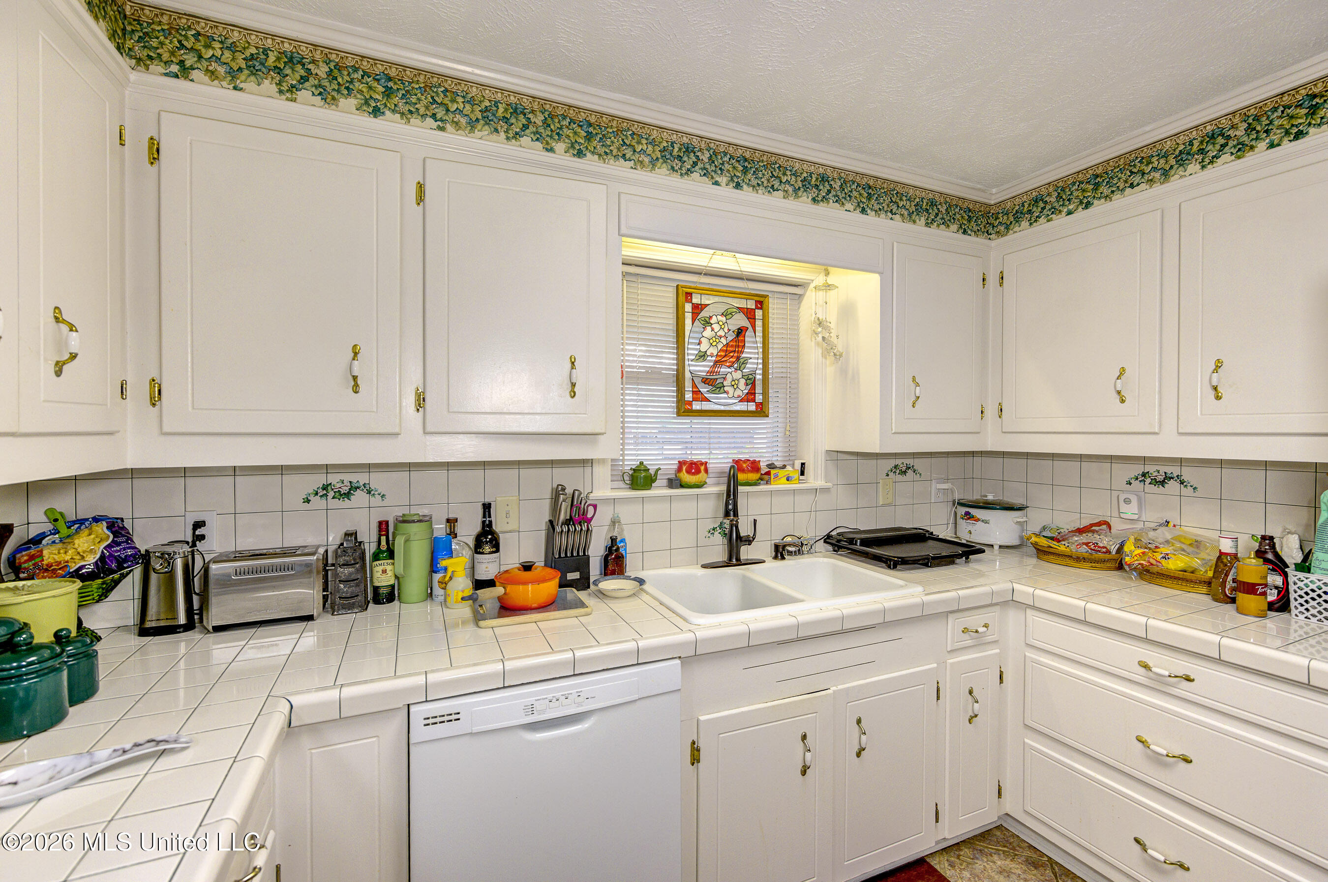 444 Ridgewood Street, Unit 444 Vicksburg, MS 39180 - Photo 11 of 25 Kitchen 3