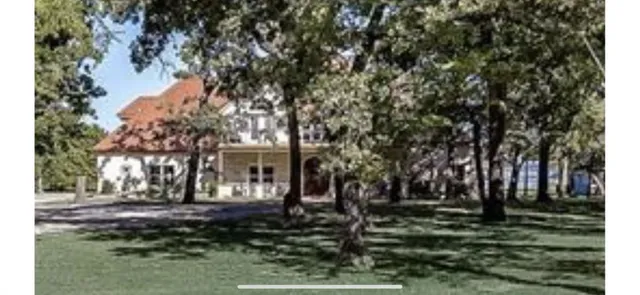 a view of house with a yard