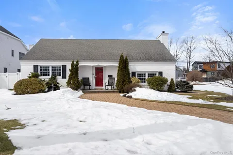 $799,990 | 1 Central Avenue, Amityville, NY 11701