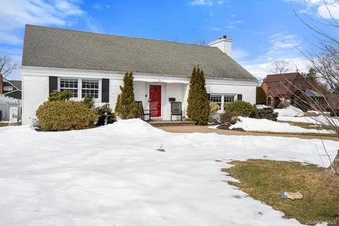 $799,990 | 1 Central Avenue, Amityville, NY 11701