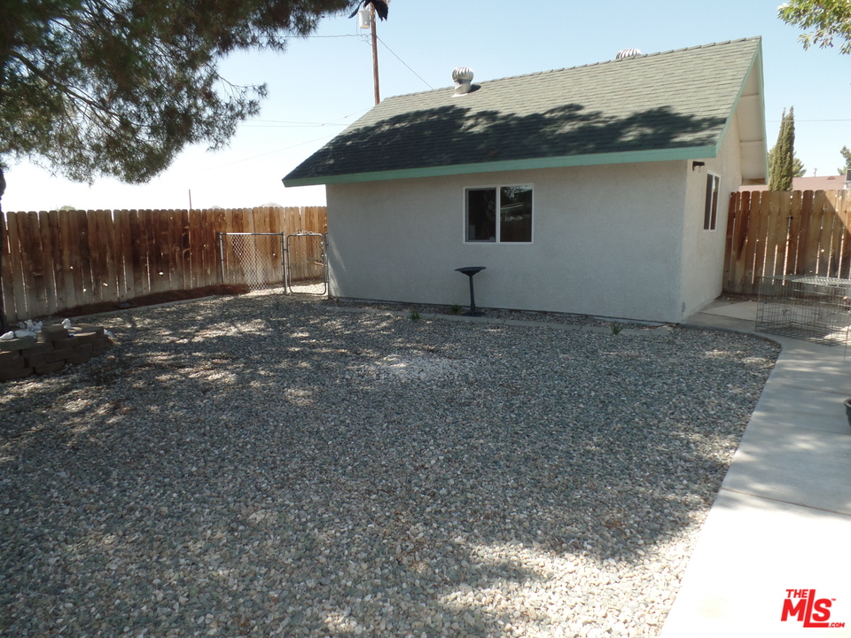 19200 Allegheny Road Apple Valley, CA 92307 - Photo 9 of 15
