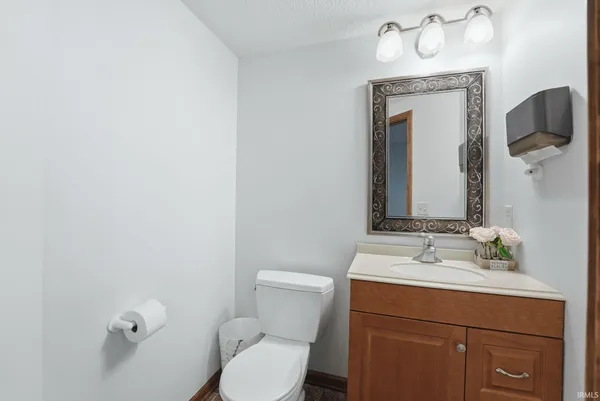 $365,000 | 5011 Salt Trail Canyon Pass, Fort Wayne, IN 46808