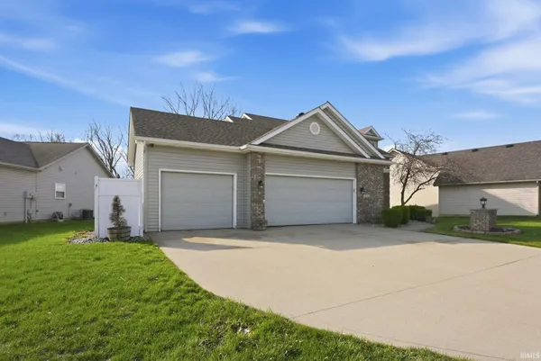 $365,000 | 5011 Salt Trail Canyon Pass, Fort Wayne, IN 46808