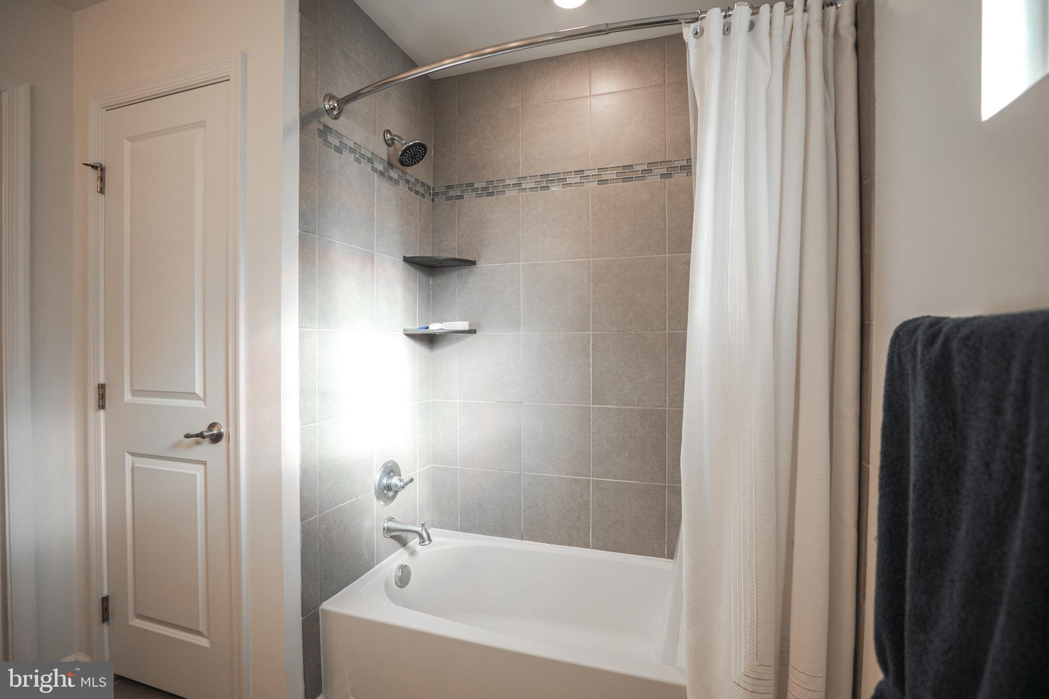 1024 Cook Drive Southeast Washington, DC 20032 - Photo 17 of 44 a bathroom with a bathtub