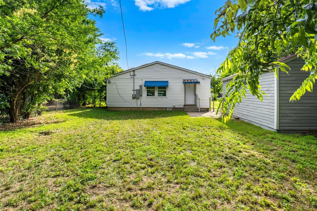 709 Sissom Road Killeen, TX 76541 - Photo 23 of 24 a house with a yard