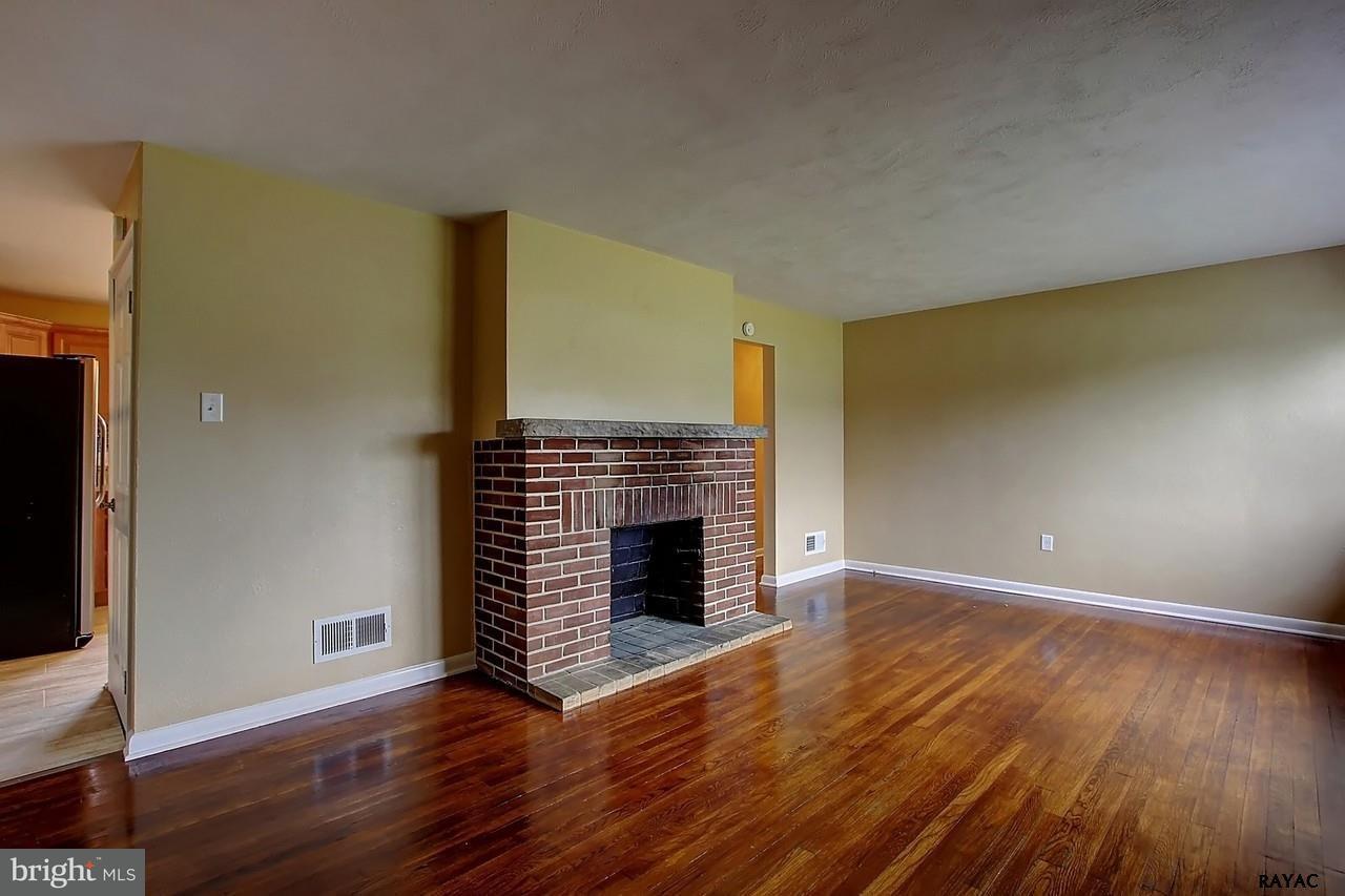 1060 Canal Road Manchester, PA 17345 - Photo 4 of 28 Gallery Image 4