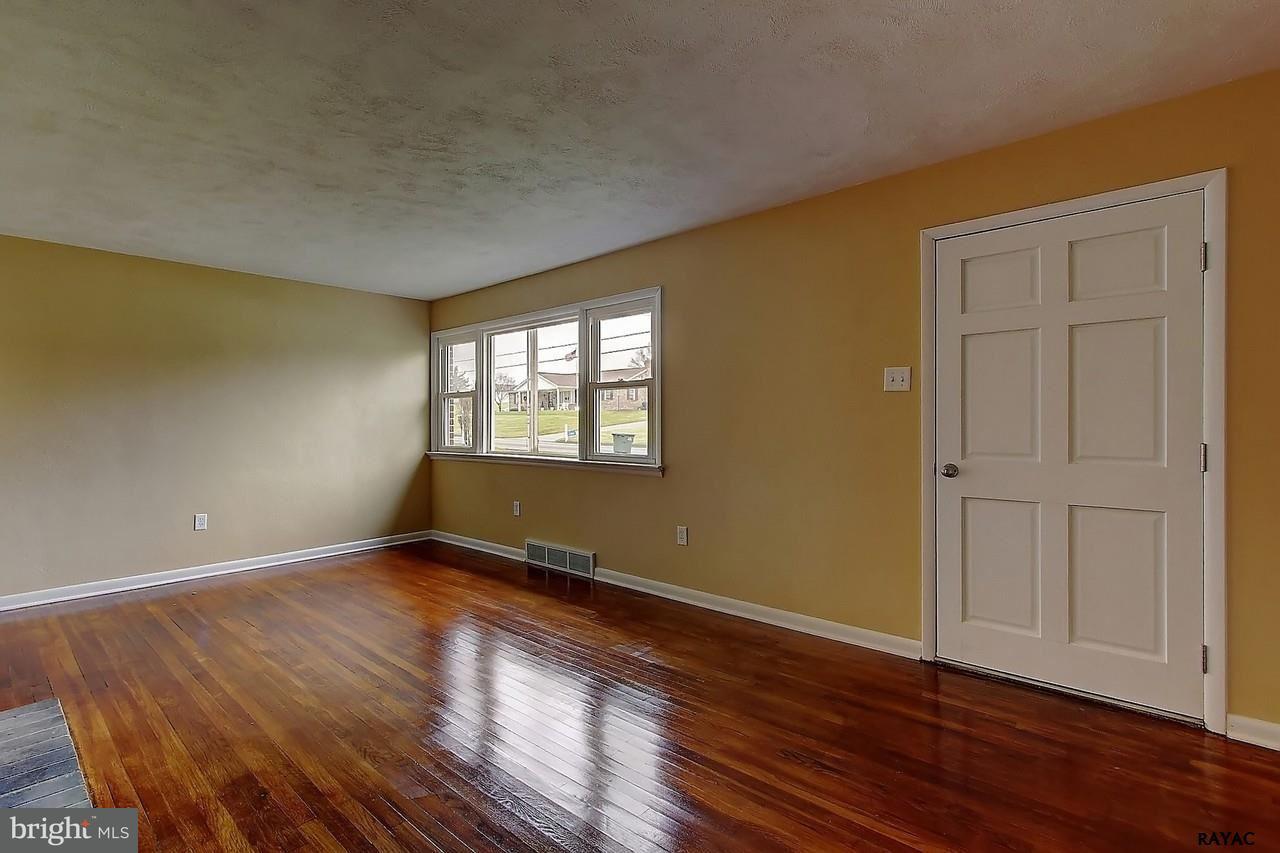 1060 Canal Road Manchester, PA 17345 - Photo 5 of 28 Gallery Image 5