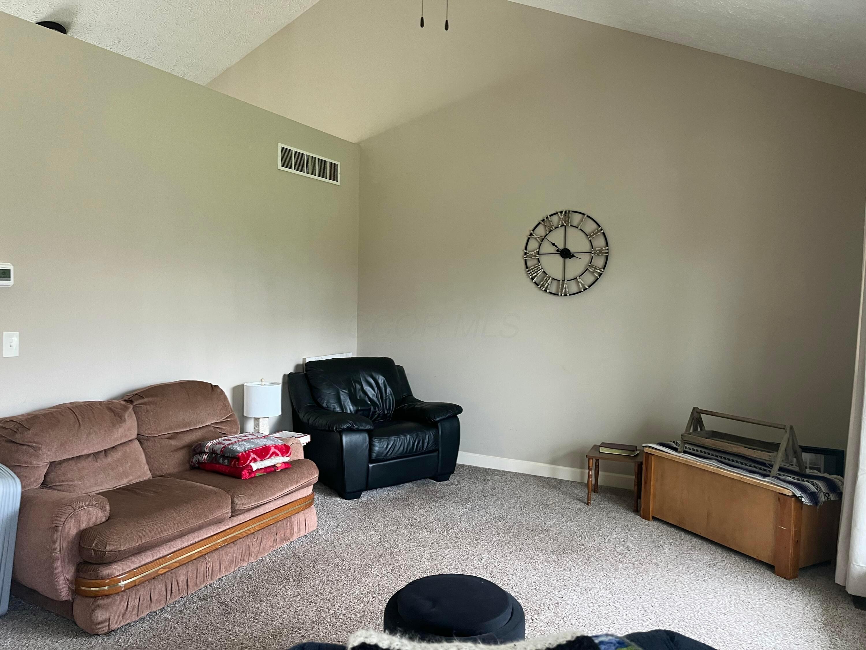 7705 Camp Road Mount Vernon, OH 43050 - Photo 4 of 22 Living Room