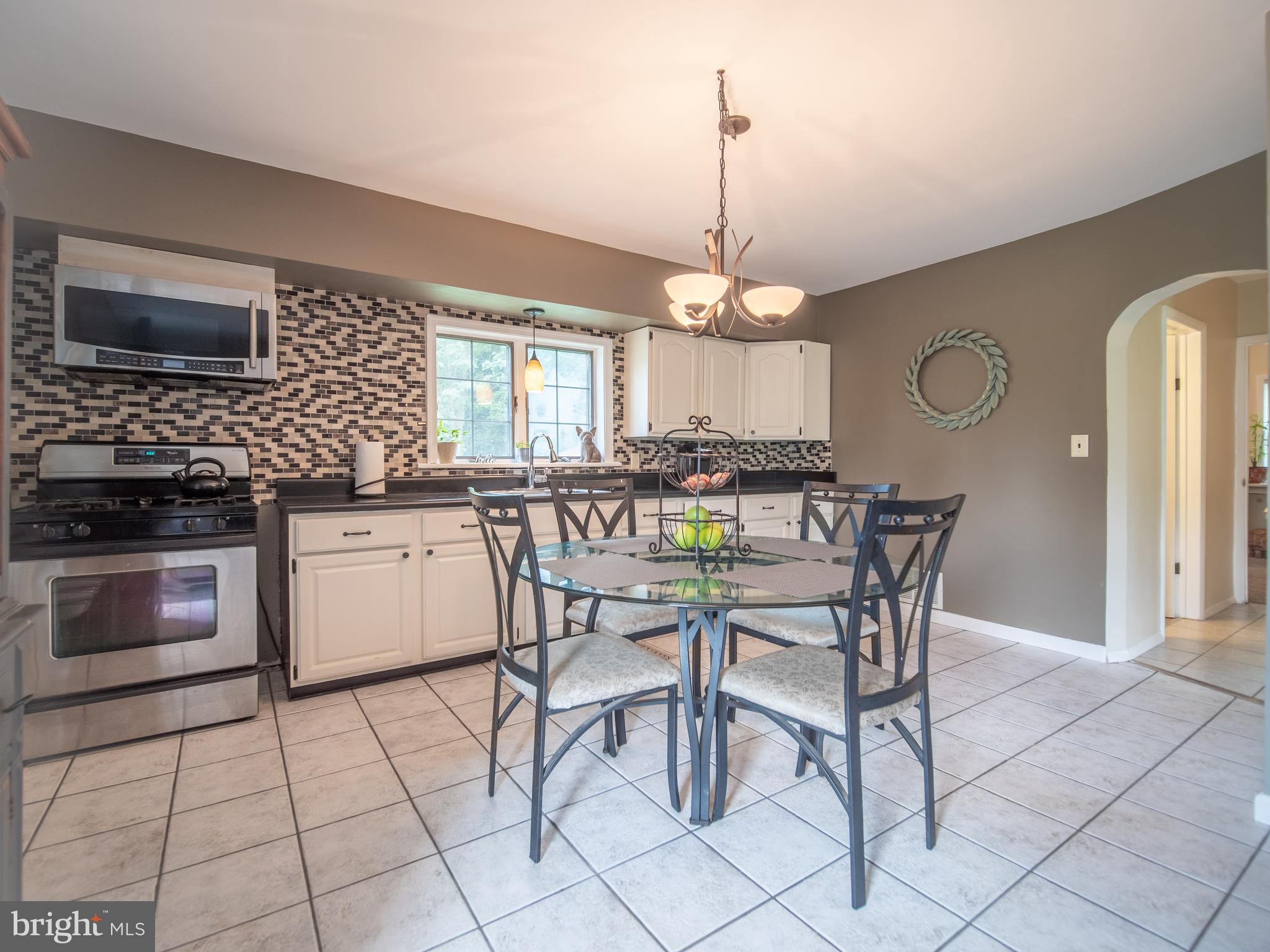 216 Warwick Road Woodbury, NJ 08096 - Photo 12 of 38 Gallery Image 12