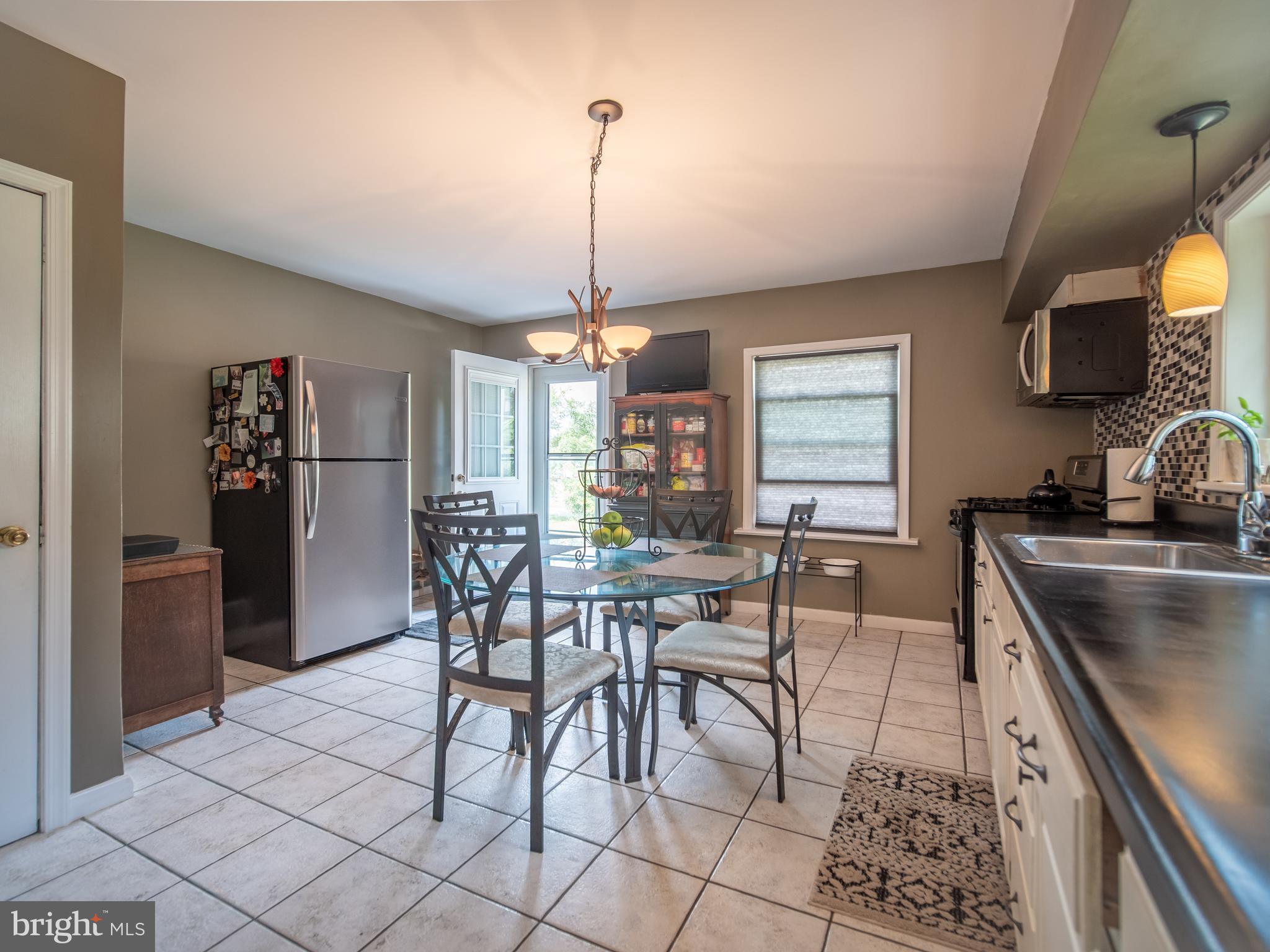 216 Warwick Road Woodbury, NJ 08096 - Photo 9 of 38 Gallery Image 9