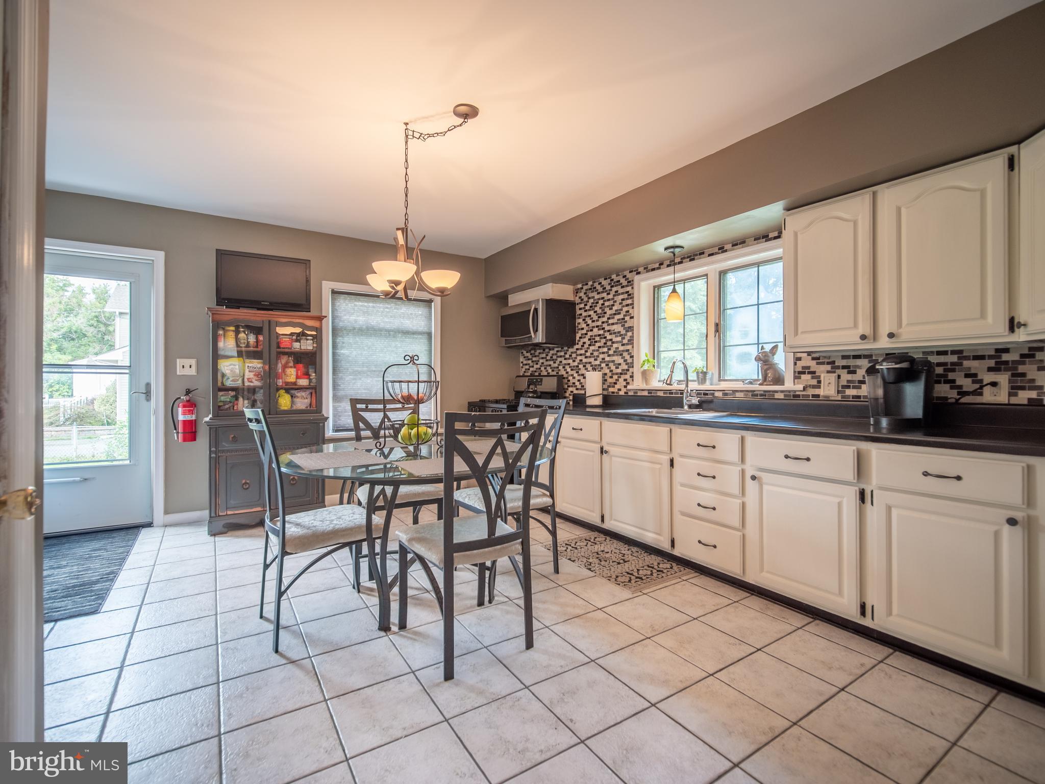 216 Warwick Road Woodbury, NJ 08096 - Photo 10 of 38 Gallery Image 10
