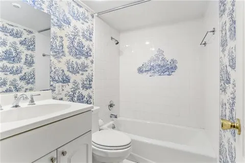 $249,000 | 3201 St Charles Avenue, Unit 230, New Orleans, LA 70115