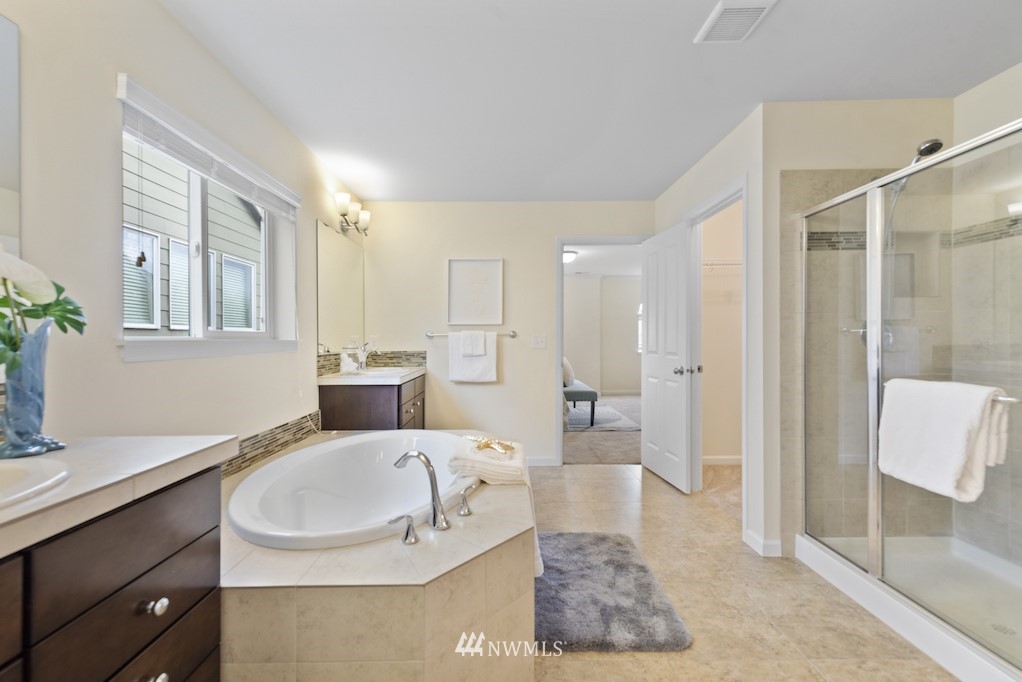 16232 Southeast 139th Court Renton, WA 98059 - Photo 16 of 23 a spacious bathroom with a tub sink and mirror