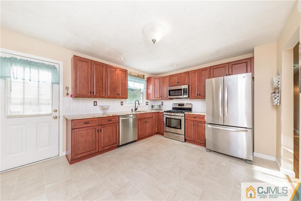 272 Clinton Road North Brunswick, NJ 08902 - Photo 10 of 25 Gallery Image 10