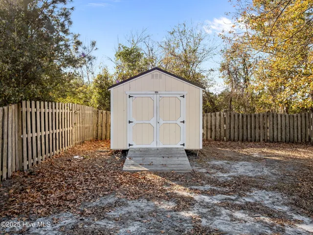 $295,000 | 513 Aberdineshire Court, Hubert, NC 28539