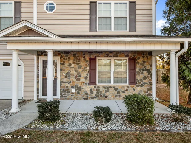 $295,000 | 513 Aberdineshire Court, Hubert, NC 28539