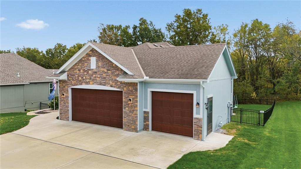 12815 Hubbard Road Kansas City, KS 66109 - Photo 2 of 53