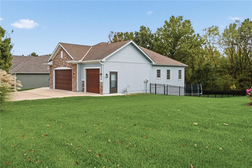 12815 Hubbard Road Kansas City, KS 66109 - Photo 3 of 53