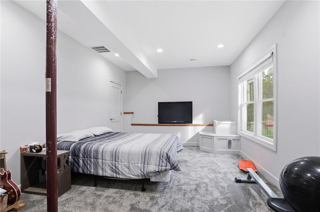 12815 Hubbard Road Kansas City, KS 66109 - Photo 35 of 53