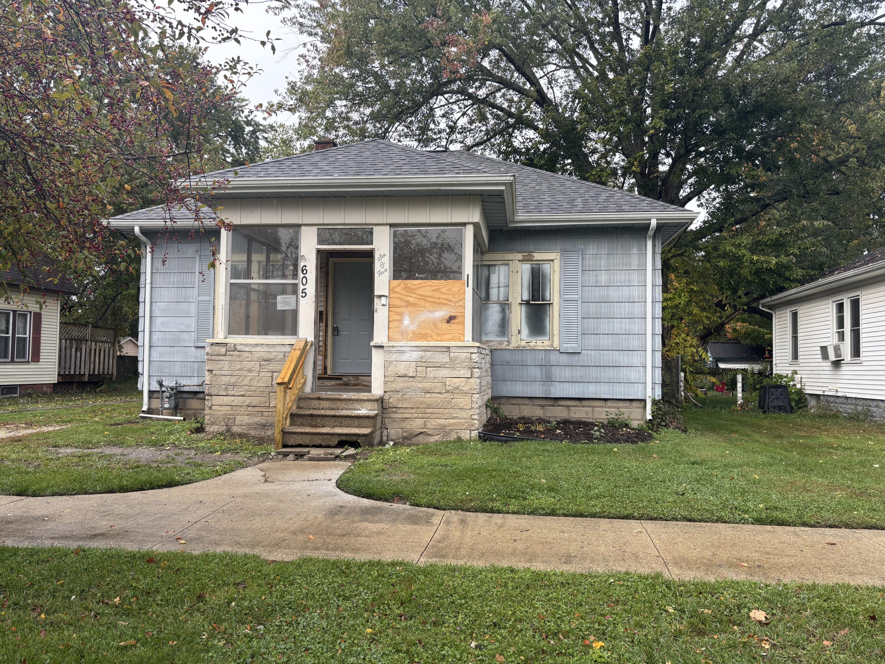 605 Constantine Street Three Rivers, MI 49093 - Photo 1 of 15 IMG_9739