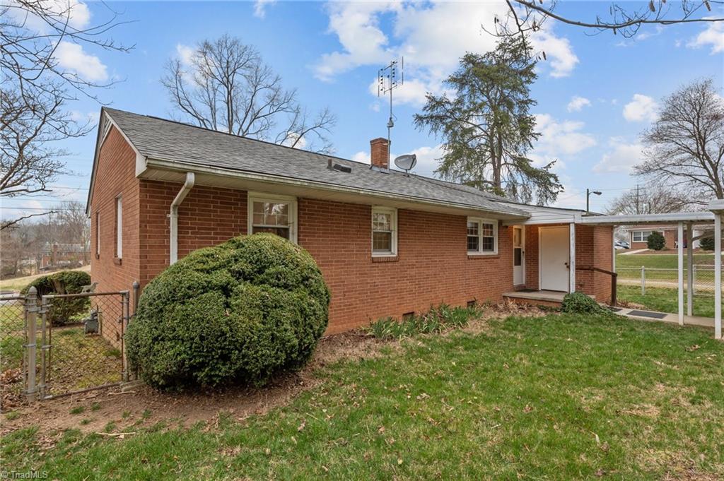 461 Camp Road Burlington, NC 27217 - Photo 4 of 40 Gallery Image 4