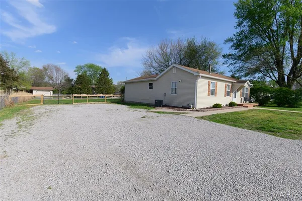 $154,900 | 4500 Lake Drive, Granite City, IL 62040