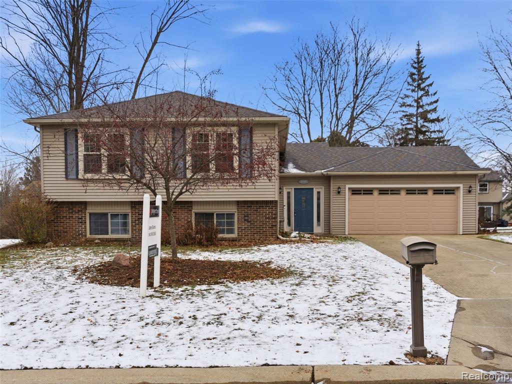 1595 Deerhurst Lane Rochester Hills, MI 48307 - Photo 1 of 40