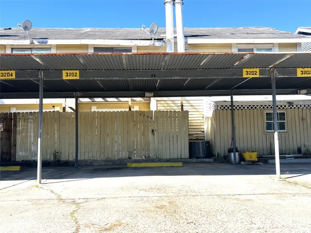 $85,000 | 8405 Wilcrest Drive, Unit 3202, Houston, TX 77072