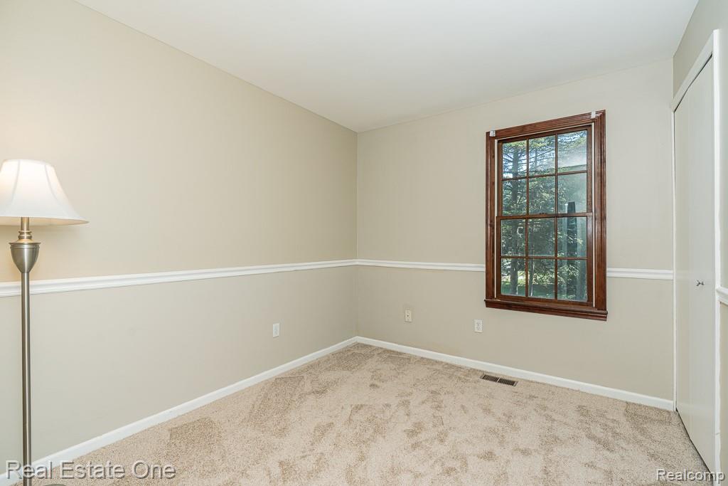 1377 Barneswood Lane Rochester, MI 48306 - Photo 38 of 39 1377 Barneswood_MLS-053.jpg