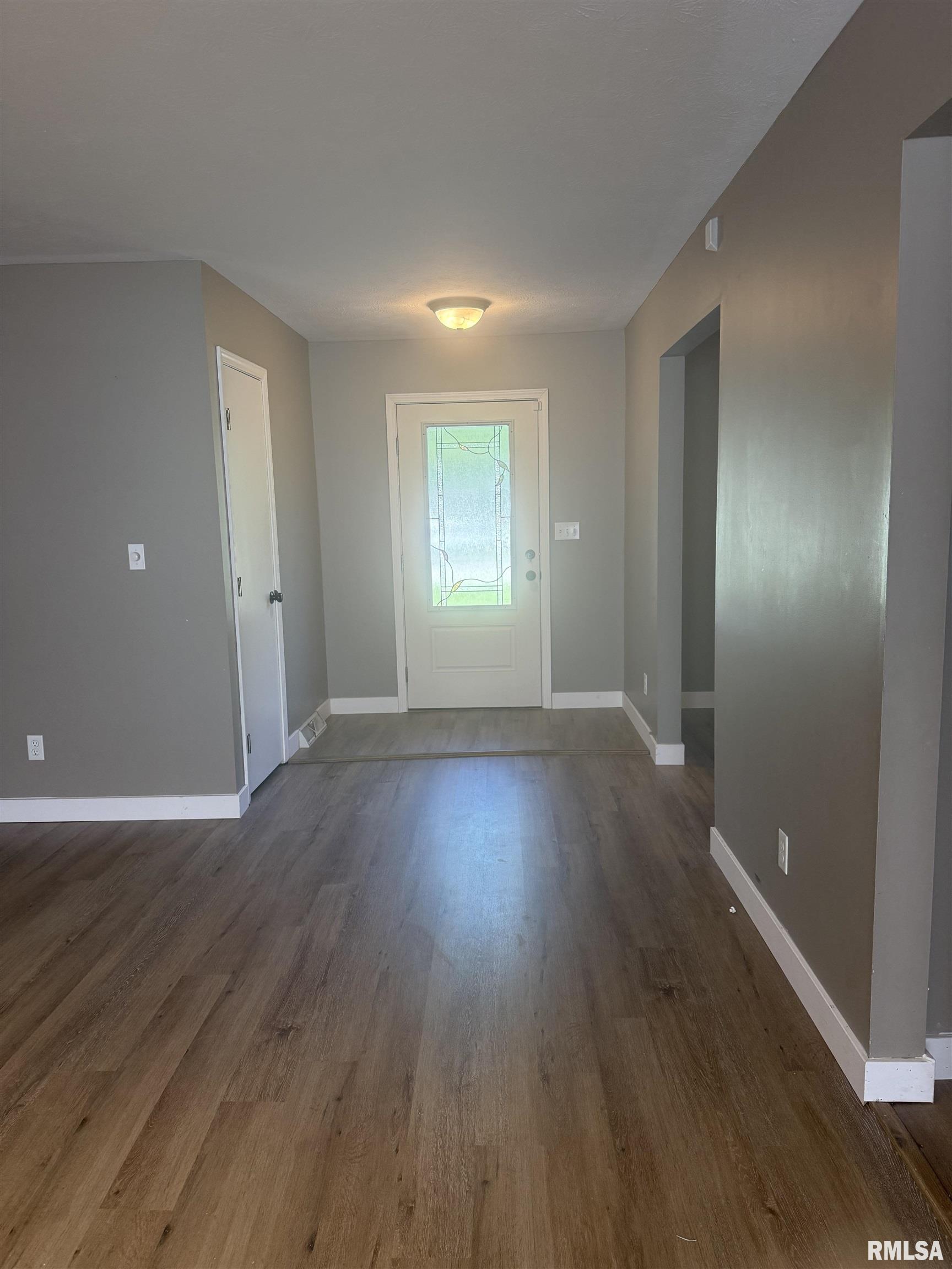 213 Appomattox Drive Springfield, IL 62711 - Photo 2 of 17