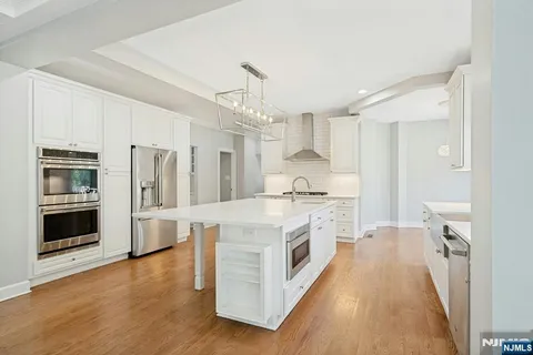 $1,899,000 | 109 Blauvelt Avenue, Ho-Ho-Kus, NJ 07423