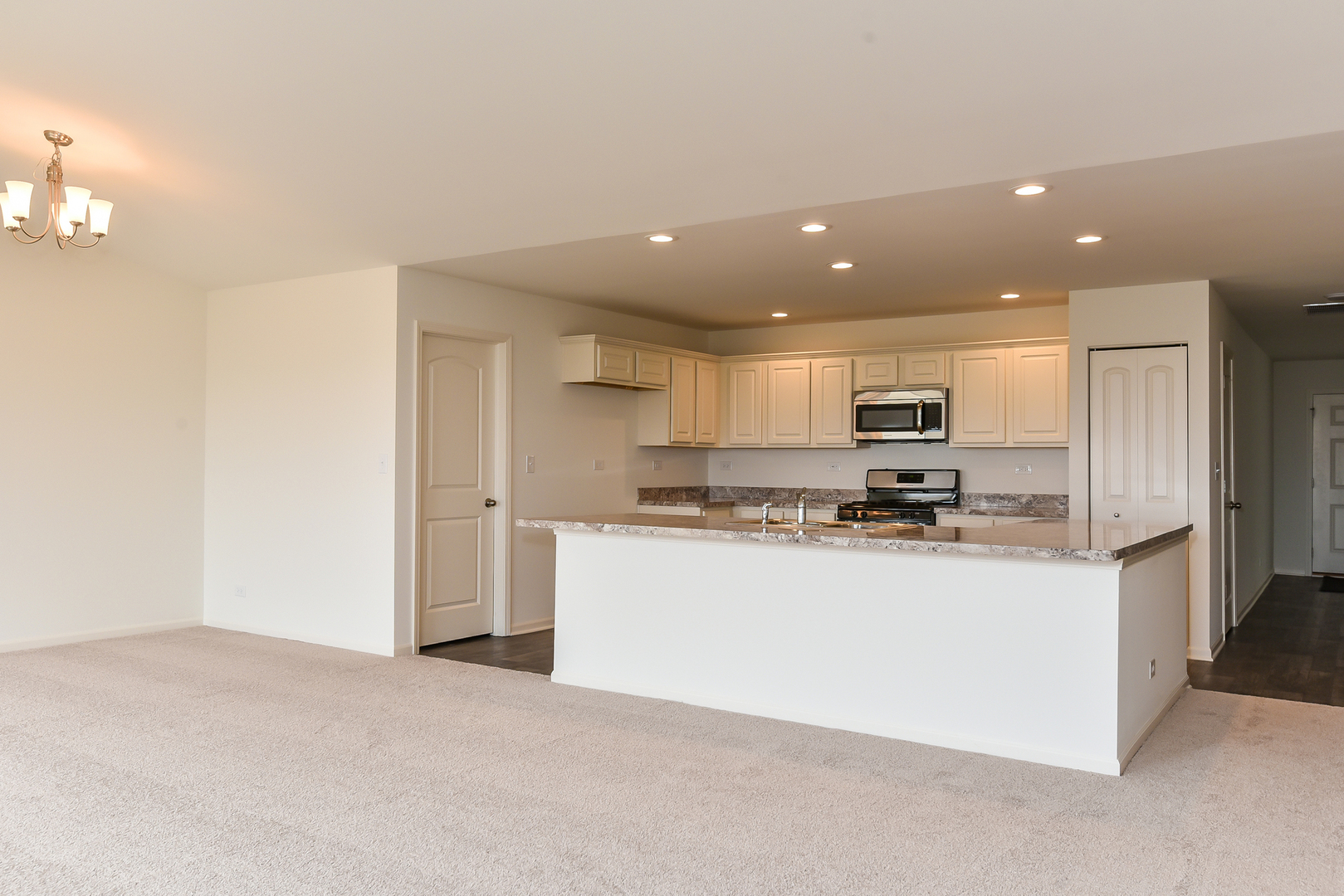 3710 Doherty Lane McHenry, IL 60050 - Photo 4 of 18