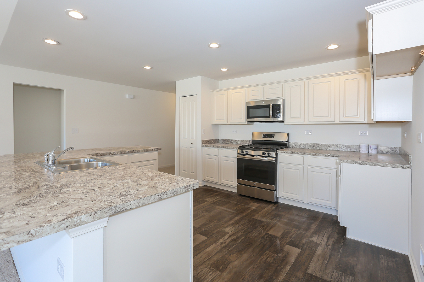 3710 Doherty Lane McHenry, IL 60050 - Photo 7 of 18