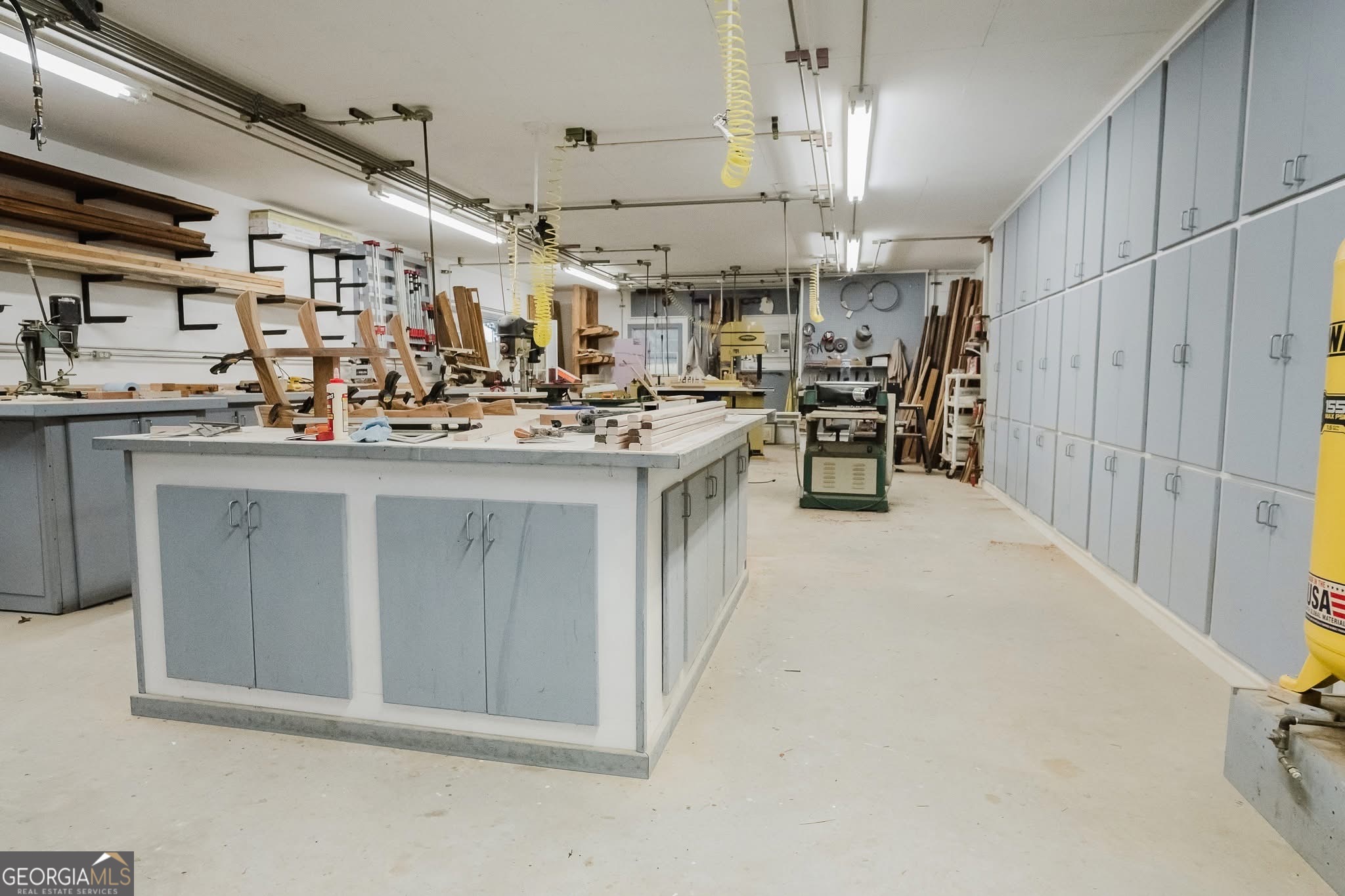 410 Country Kitchen Road Barnesville, GA 30204 - Photo 59 of 120 a kitchen with lots of counter top space