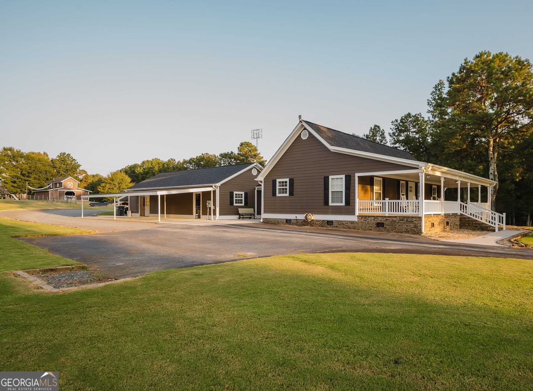 410 Country Kitchen Road Barnesville, GA 30204 - Photo 6 of 120 a front view of a house with yard and green space